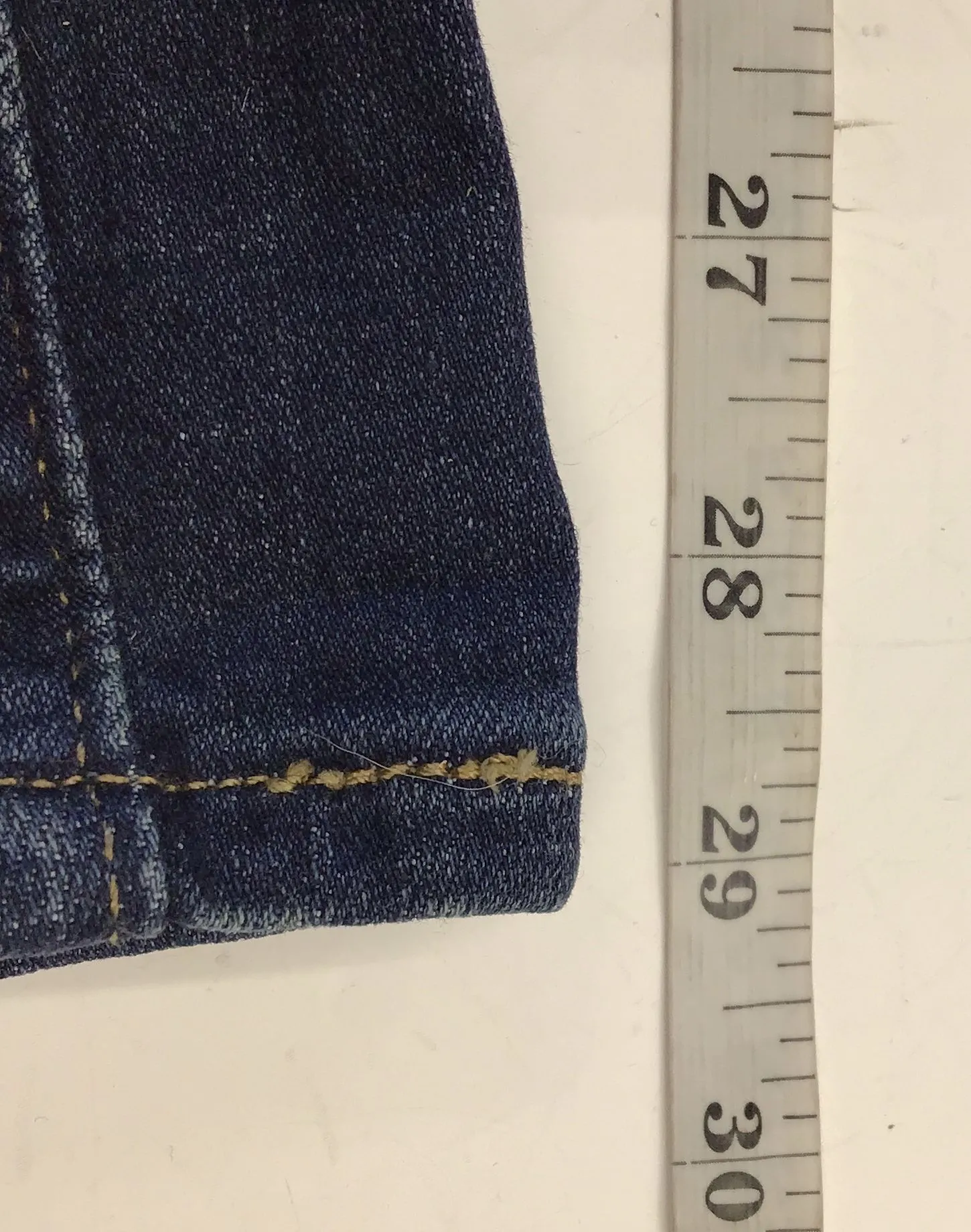 Vintage Levi's Women's Blue Denim Mid-Rise Skinny Jeans - Size 14